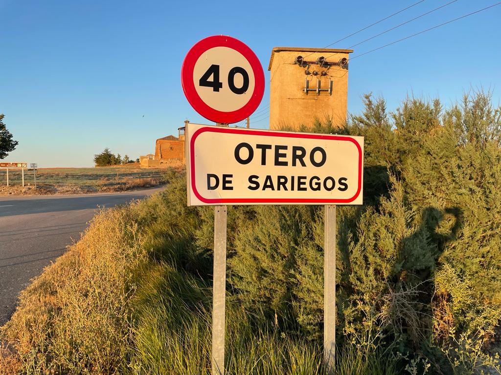cartel de entrada a Otero de Sariegos