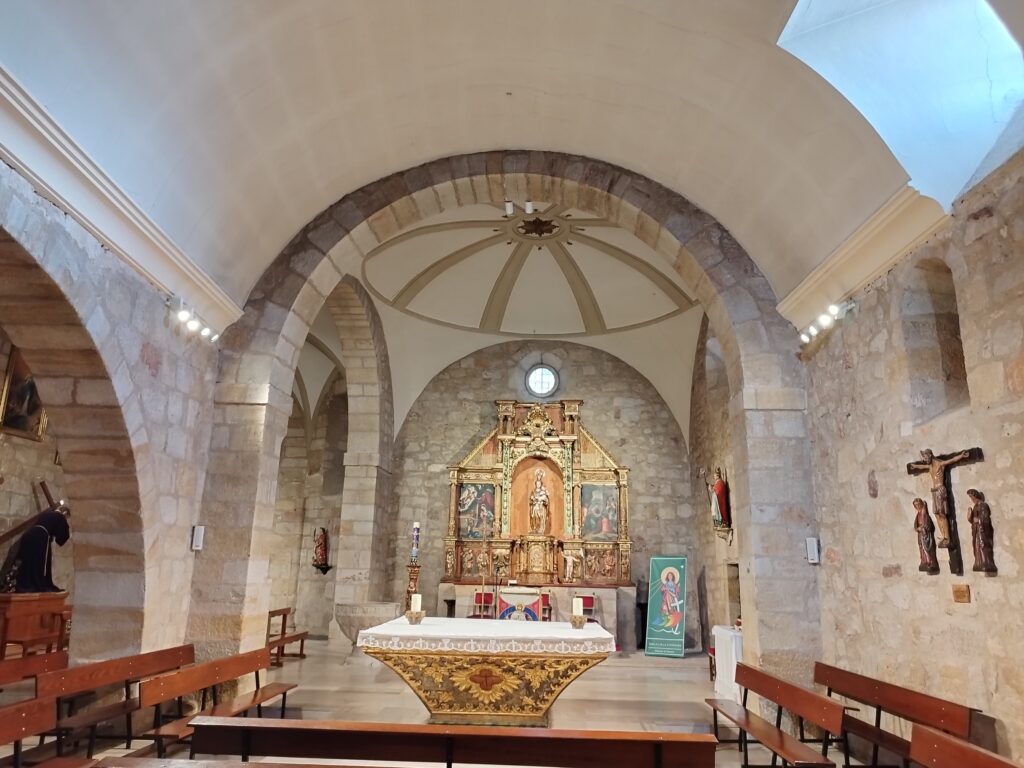 vista interior de la iglesia de San Frontis, Zamora