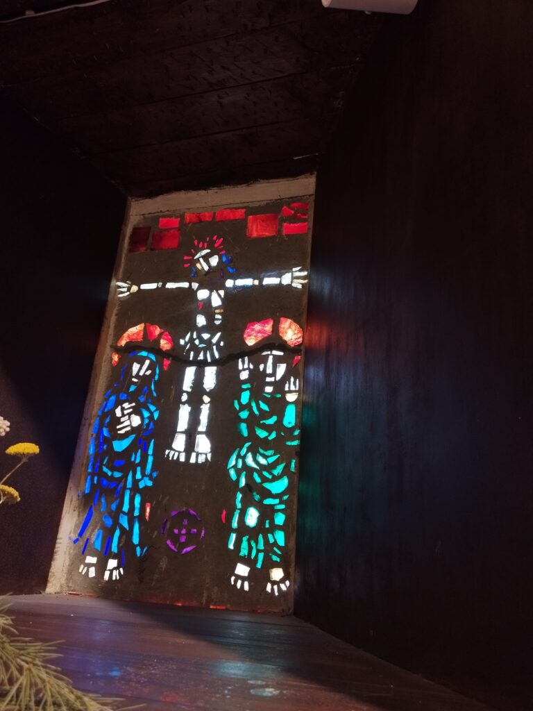 Vista de la Vidriera de Luis Quico en la iglesia del Espíritu Santo